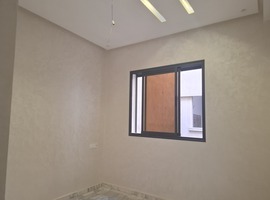 Appartement a vendre escalier privatif dans R+2 de 137 m2 a al bousstane el jadida. 