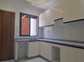 Appartement a vendre escalier privatif dans R+2 de 137 m2 a al bousstane el jadida. 