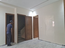 Appartement a vendre escalier privatif dans R+2 de 137 m2 a al bousstane el jadida. 