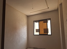 Appartement a vendre escalier privatif dans R+2 de 137 m2 a al bousstane el jadida. 