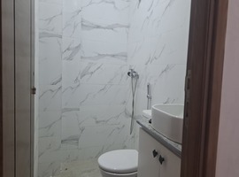 Appartement a vendre escalier privatif dans R+2 de 137 m2 a al bousstane el jadida. 