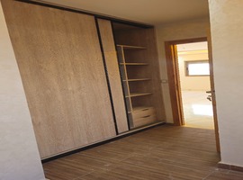 Appartement a vendre dans R +2 escalier privatif,étage courant a el jadida.