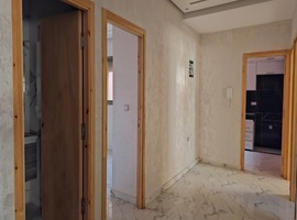 Appartement a vendre dans R+2 escalier privatif a el jadida.