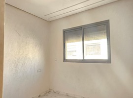 Appartement a vendre dans R+2 escalier privatif a el jadida.