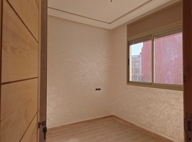 Appartement a vendre dans R+2 escalier privatif, de 113 m2 (surface sans escalier) a jnan lmatar près Najed el jadida.