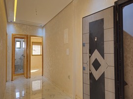 Appartement a vendre dans R+2 au 2eme étage, de 130 m2 escalier privatif a hay essalam el jadida.