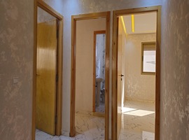 Appartement a vendre dans R+2 au 2eme étage, de 130 m2 escalier privatif a hay essalam el jadida.