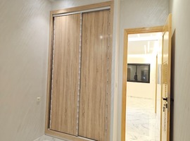 Appartement a vendre dans R+3 ,de 110 m2 avec ascenseur, a el jadida. 