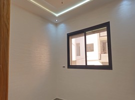 Appartement a vendre de deux façades dans R+2 au 2eme étage,de 120 m2 a el jadida.