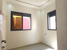 Appartement a vendre de deux façades dans R+2 au 2eme étage,de 120 m2 a el jadida.