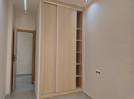 Appartement a vendre de deux façades dans R+2 au 2eme étage,de 120 m2 a el jadida.