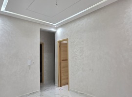 Appartement a vendre dans R+2 escalier privatif a hay essalam près route Marrakech el jadida.