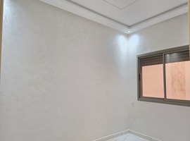 Appartement a vendre dans R+2 escalier privatif a hay essalam près route Marrakech el jadida.