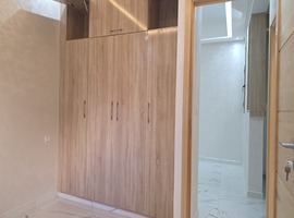 Appartement a vendre dans R+2 escalier privatif a hay essalam près route Marrakech el jadida.