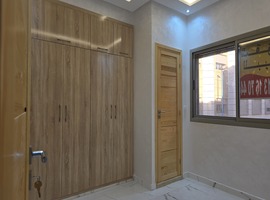 Appartement a vendre dans R+2 escalier privatif a hay essalam près route Marrakech el jadida.