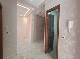 Appartement a vendre au 1er étage dans R+2 escalier privatif a el jadida.