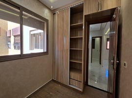 Appartement a vendre au 1er étage dans R+2 escalier privatif a el jadida.