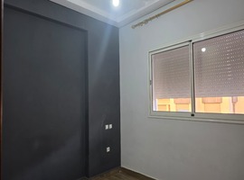 Appartement a louer au 1er étage dans R+4 face sud près marjane el jadida.