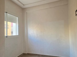 Appartement a louer au 1er étage dans R+4 face sud près marjane el jadida.