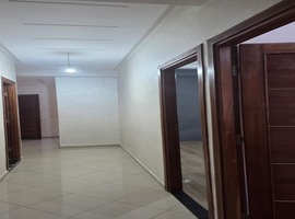 Appartement a louer au 1er étage dans R+4 face sud près marjane el jadida.