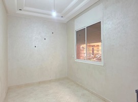 شقة للكراء طالق سفلي بلكور بحي السلام قرب مسجد نادية الجديدة.