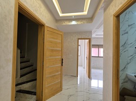 Appartement a vendre escalier privatif, étage courant près al bousstane el jadida. 