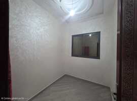 Appartement RDC 76 m2 dans R+2,deux façades a vendre au plein centre hay essalam el jadida .