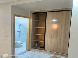 Appartement a vendre de deux façades au 2ème étage escalier privatif a Al bousstane el jadida .