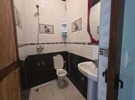 شقة للبيع بالعمران قرب النجد  طابق سفلي بمدينة الجديدة.  