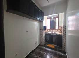 شقة للبيع بالعمران قرب النجد  طابق سفلي بمدينة الجديدة.  