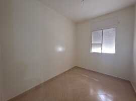 شقة للبيع بالعمران قرب النجد  طابق سفلي بمدينة الجديدة.  