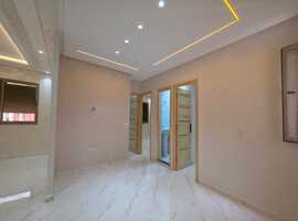 Appartement neuf a vendre avec escalier privatif étage courant a el jadida .