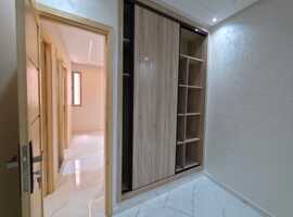 Appartement neuf a vendre avec escalier privatif étage courant a el jadida .