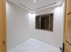 Appartement neuf a vendre avec escalier privatif étage courant a el jadida .