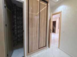 Appartement neuf a vendre avec escalier privatif étage courant a el jadida .