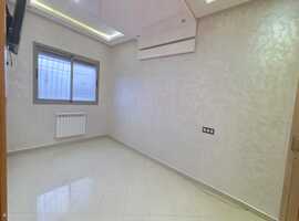 Appartement a vendre dans une immeuble en 4ème étage de deux façades a el jadida.