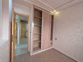 Appartement a vendre de 89 m2 au 1er étage près al bousstane el jadida. 