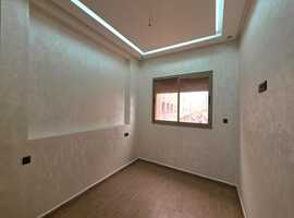 Appartement a vendre de 89 m2 au 1er étage près al bousstane el jadida. 