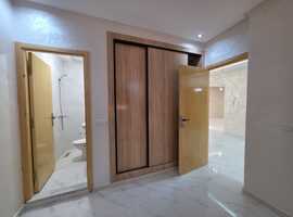 Appartement a vendre de deux façades au 2ème étage escalier privatif a al bousstane el jadida.