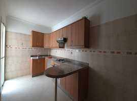 Appartement a vendre de 145 m2 dans R +4 ,un appartement par étage au centre Najed près carrfour el jadida. 