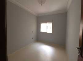 Appartement a vendre de 145 m2 dans R +4 ,un appartement par étage au centre Najed près carrfour el jadida. 