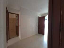 Appartement a vendre de 145 m2 dans R +4 ,un appartement par étage au centre Najed près carrfour el jadida. 