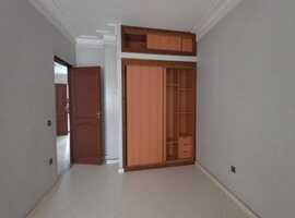 Appartement a vendre de 145 m2 dans R +4 ,un appartement par étage au centre Najed près carrfour el jadida. 