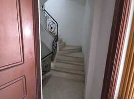 Appartement a vendre de 145 m2 dans R +4 ,un appartement par étage au centre Najed près carrfour el jadida. 