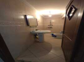 Appartement a vendre de 145 m2 dans R +4 ,un appartement par étage au centre Najed près carrfour el jadida. 