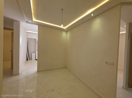 Appartement a vendre de 131 m2 escalier privatif de deux façades a hay essalam el jadida. 