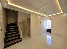 Duplex villa a vendre de 325 m2 ,1er étage avec la cave et jardin a el jadida.