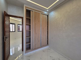 Appartement a vendre de 140 m2 escalier privatif a hay essalam el jadida. 