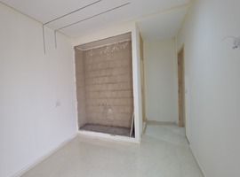 Appartement a vendre dans R+2 ,de 113 m2 escalier privatif a el jadida. 