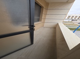 Appartement a vendre dans R+2 ,de 113 m2 escalier privatif a el jadida. 